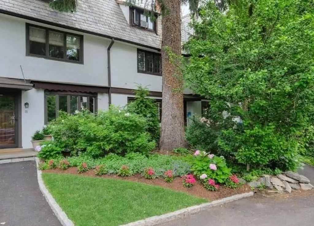 11 Bolton Gardens Bronxville NY 10708