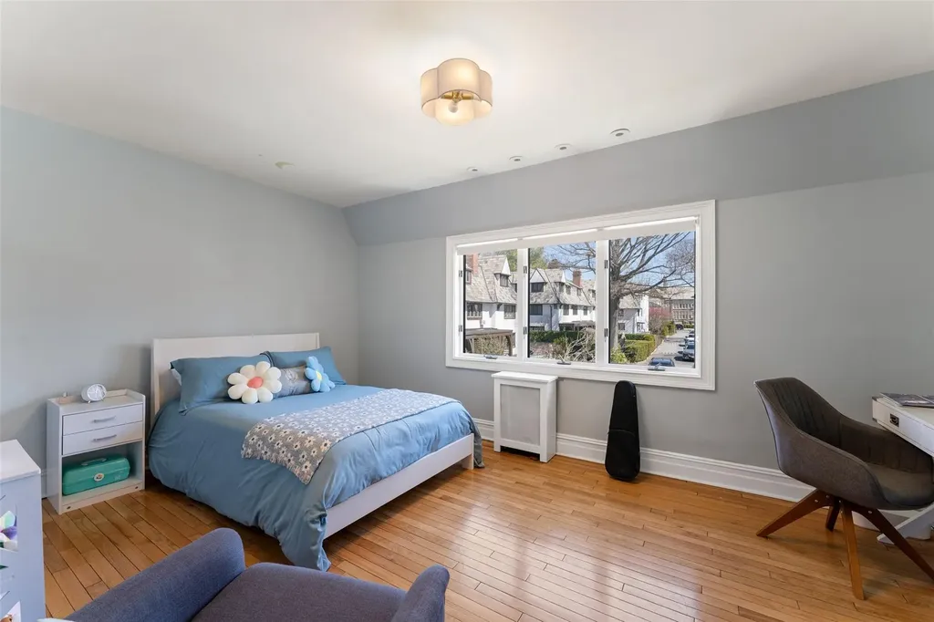 11 Bolton Gardens Bronxville NY 10708