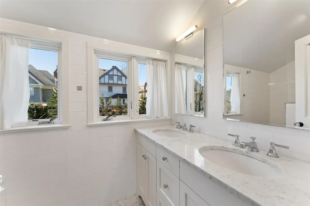 11 Bolton Gardens Bronxville NY 10708