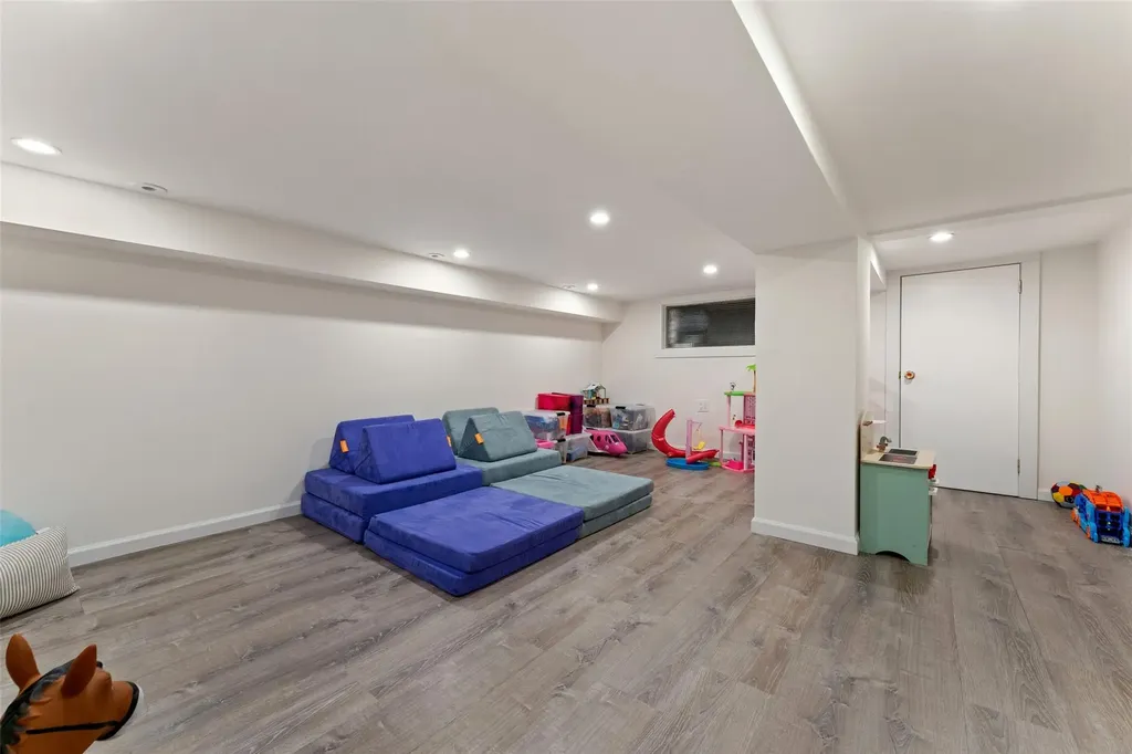 11 Bolton Gardens Bronxville NY 10708