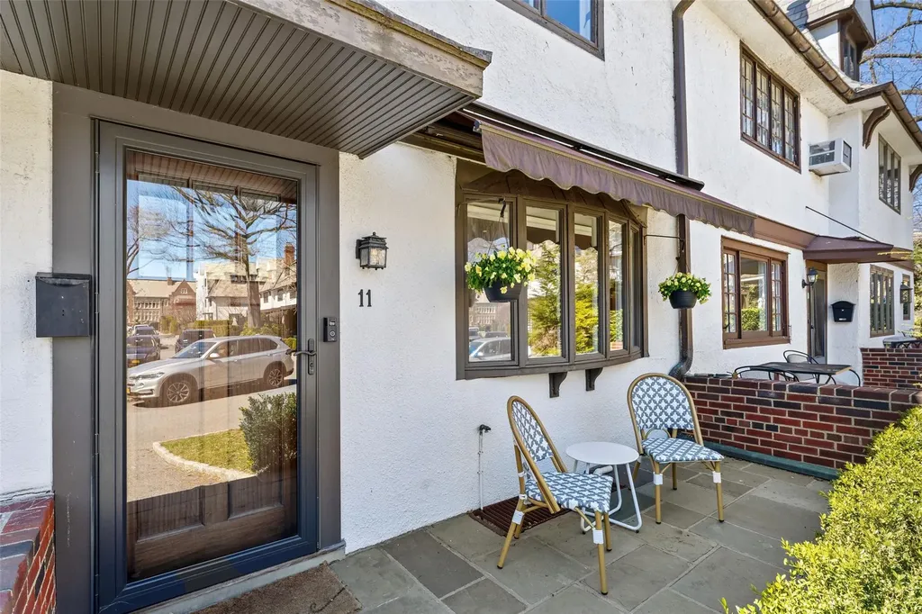 11 Bolton Gardens Bronxville NY 10708