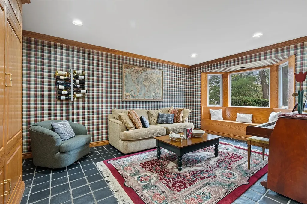 66a Wooleys Lane Great Neck NY 11023