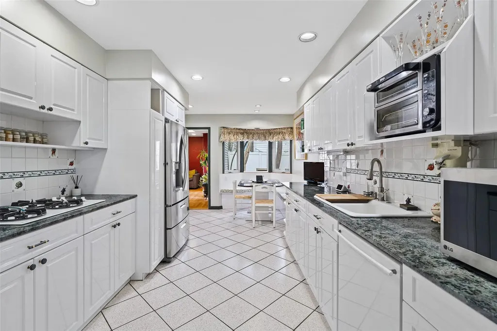 66a Wooleys Lane Great Neck NY 11023
