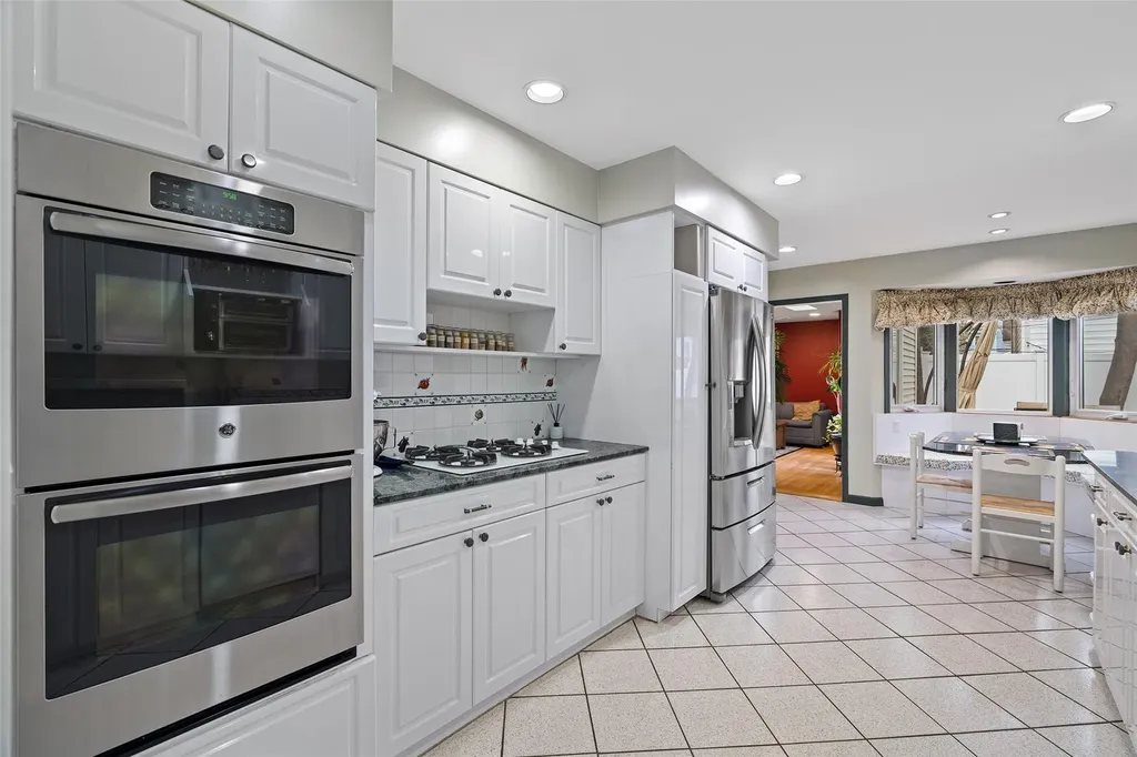 66a Wooleys Lane Great Neck NY 11023