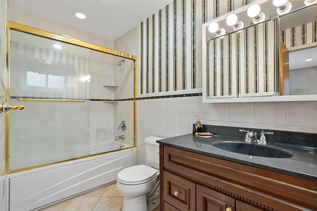 66a Wooleys Lane Great Neck NY 11023