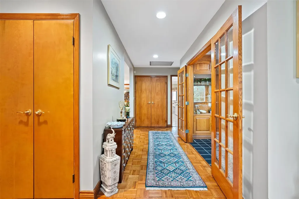 66a Wooleys Lane Great Neck NY 11023