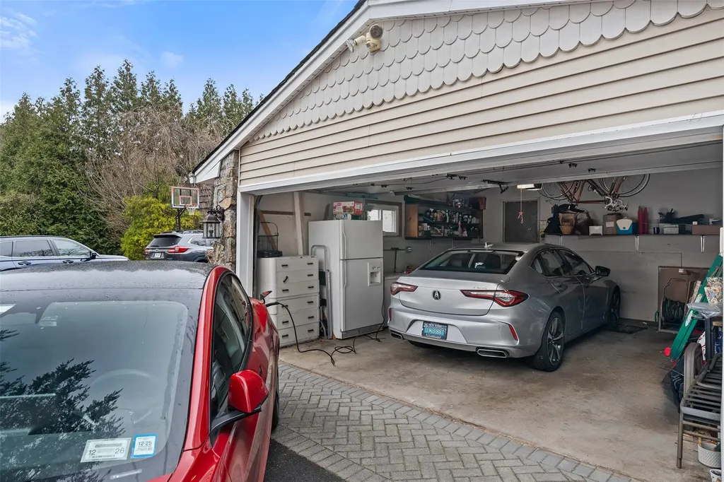 66a Wooleys Lane Great Neck NY 11023