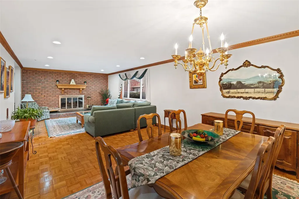66a Wooleys Lane Great Neck NY 11023