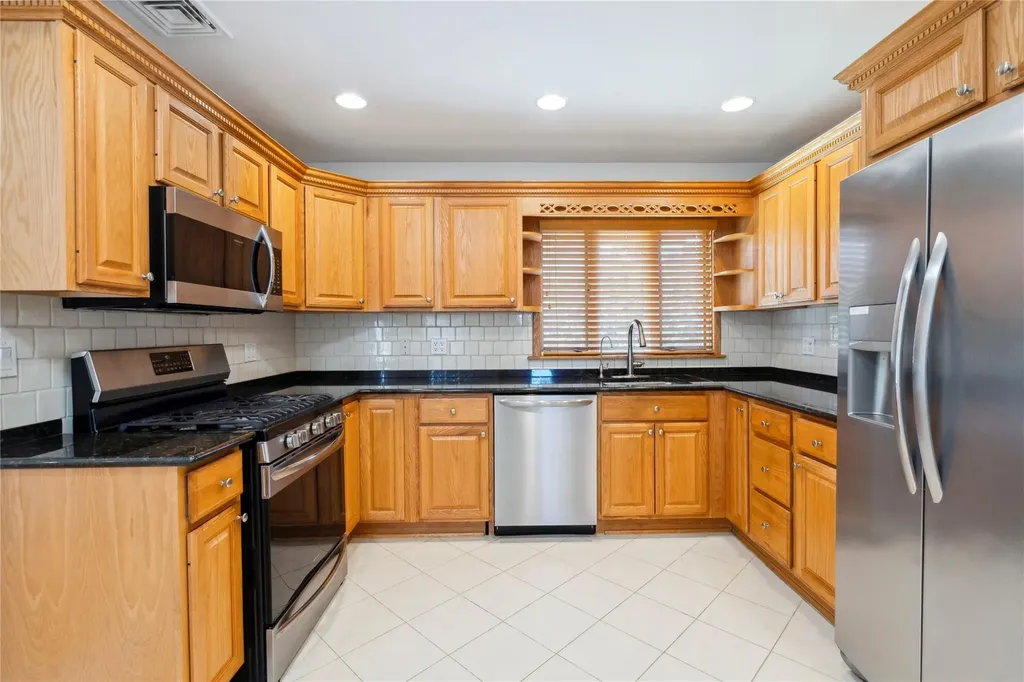 6 Leonard Road Syosset NY 11791