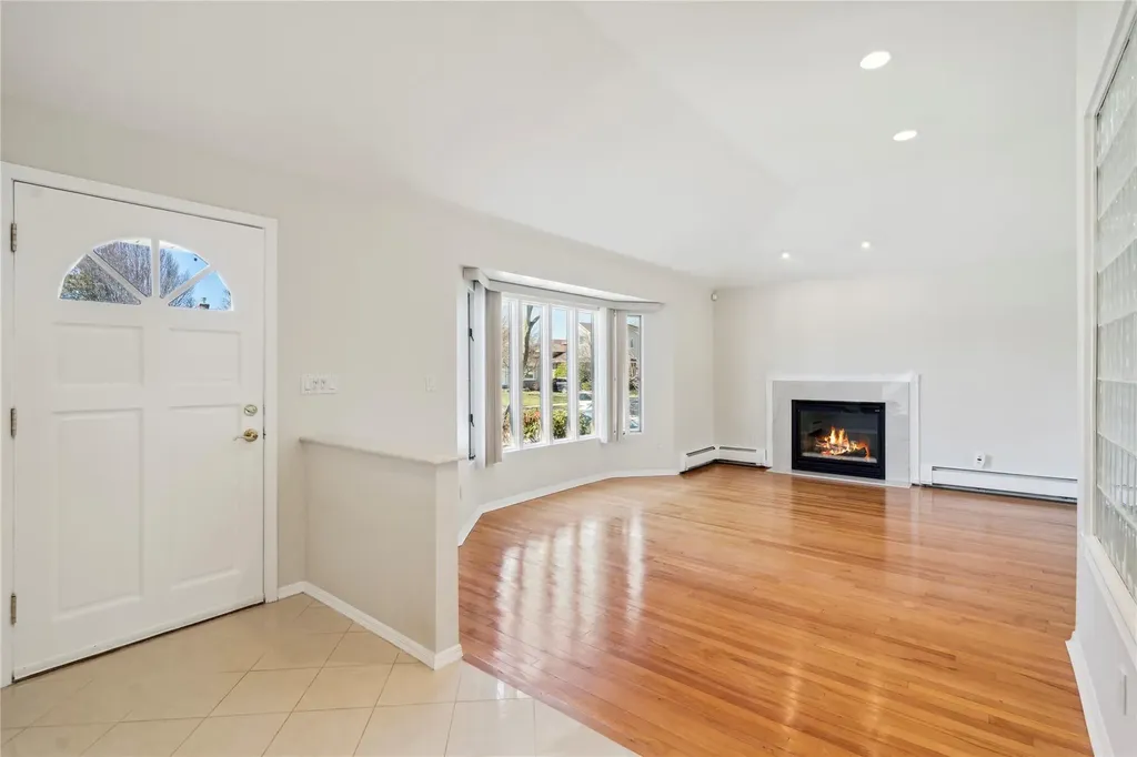 6 Leonard Road Syosset NY 11791
