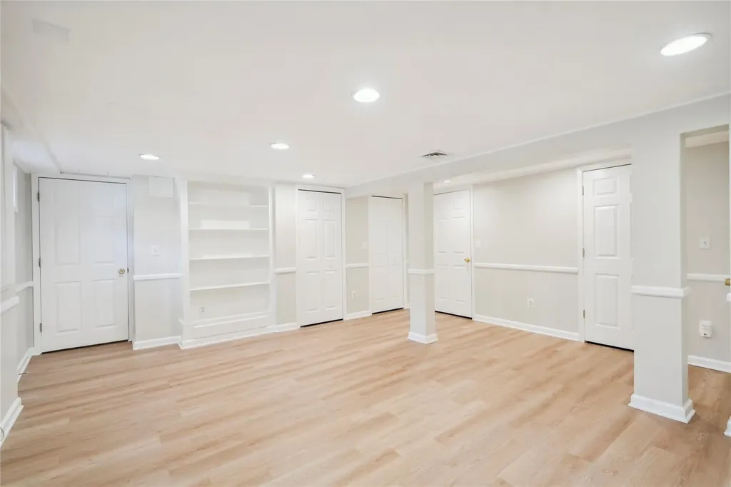 6 Leonard Road Syosset NY 11791