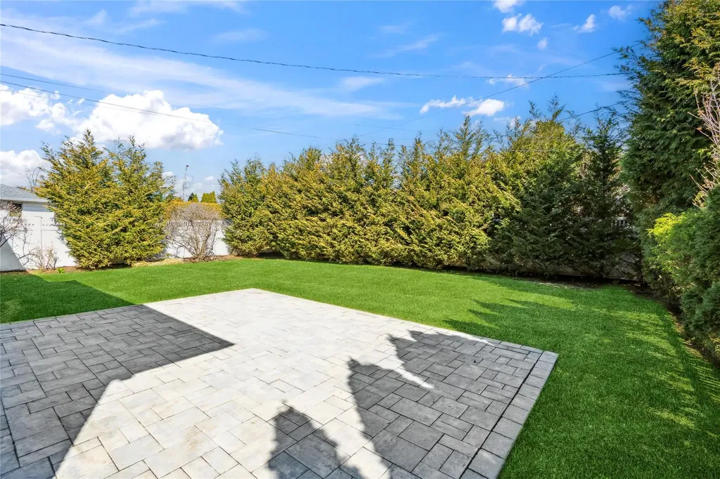 6 Leonard Road Syosset NY 11791