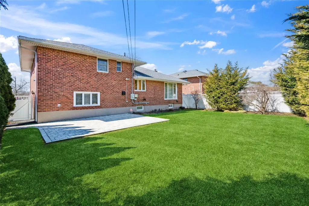 6 Leonard Road Syosset NY 11791