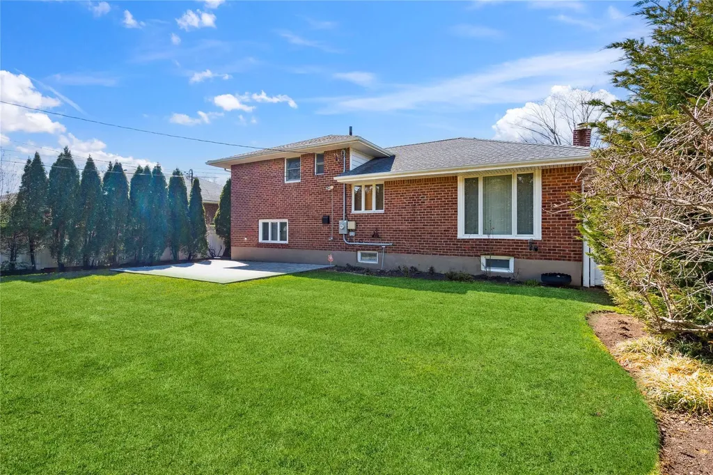 6 Leonard Road Syosset NY 11791