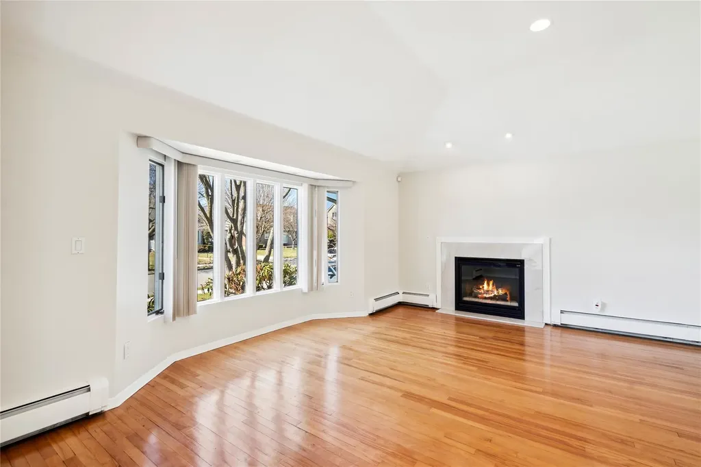 6 Leonard Road Syosset NY 11791