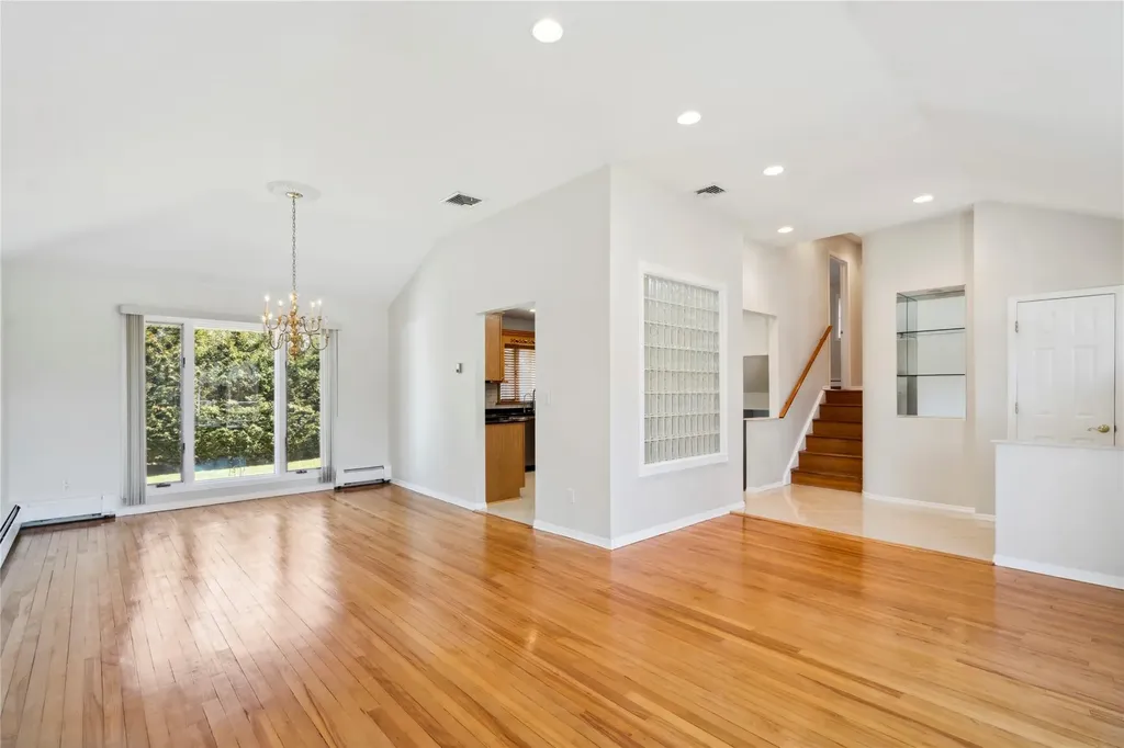 6 Leonard Road Syosset NY 11791