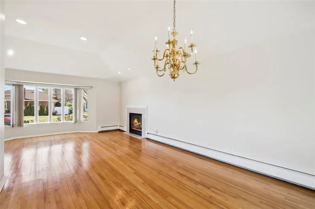 6 Leonard Road Syosset NY 11791
