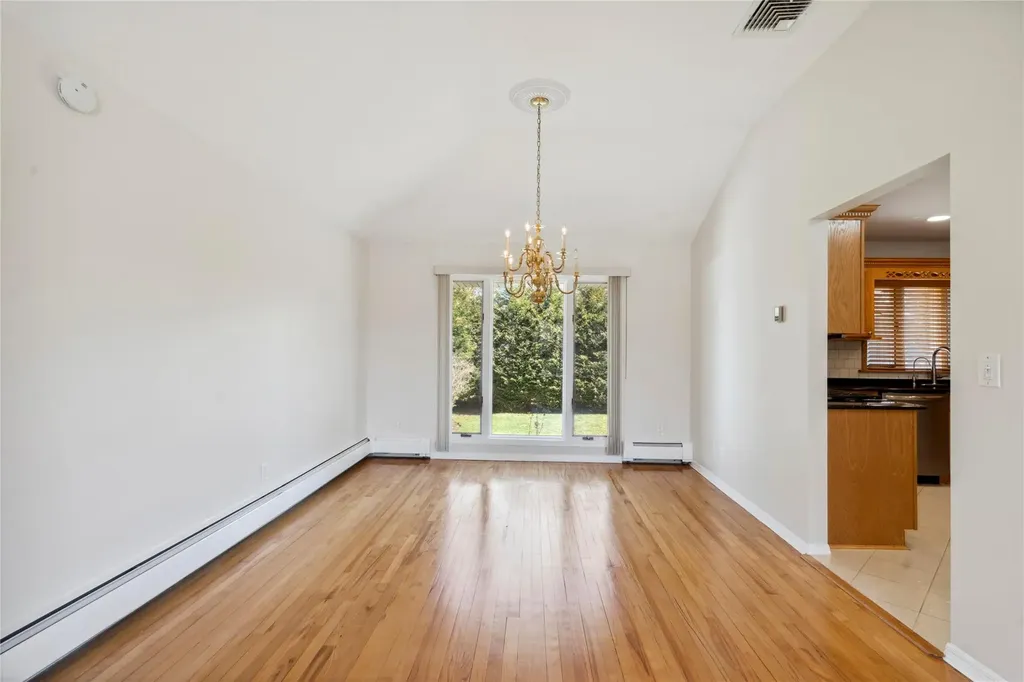 6 Leonard Road Syosset NY 11791