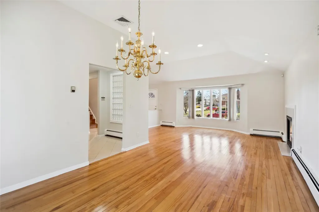 6 Leonard Road Syosset NY 11791
