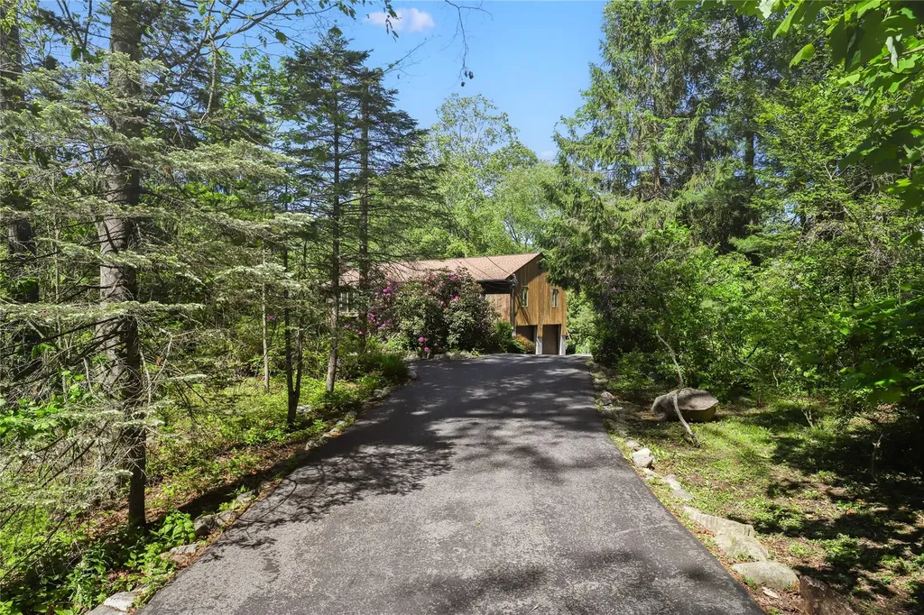 24 Rick Lane Mahopac NY 10541