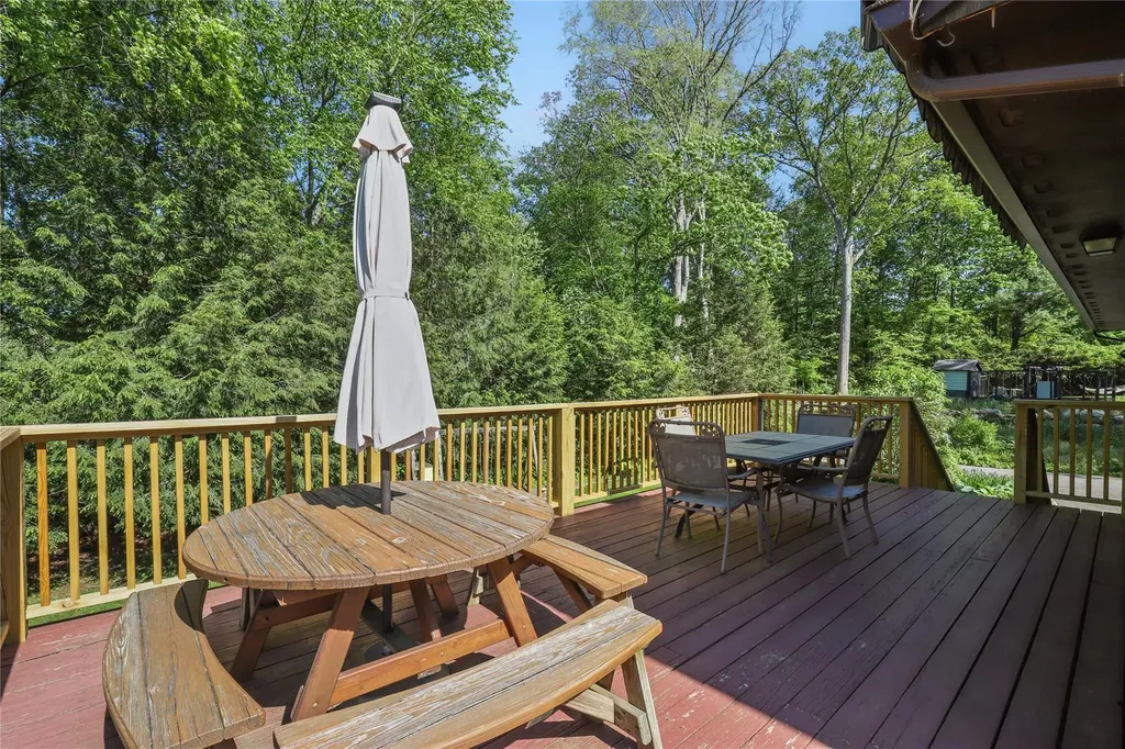 24 Rick Lane Mahopac NY 10541
