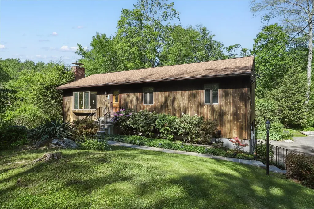 24 Rick Lane Mahopac NY 10541