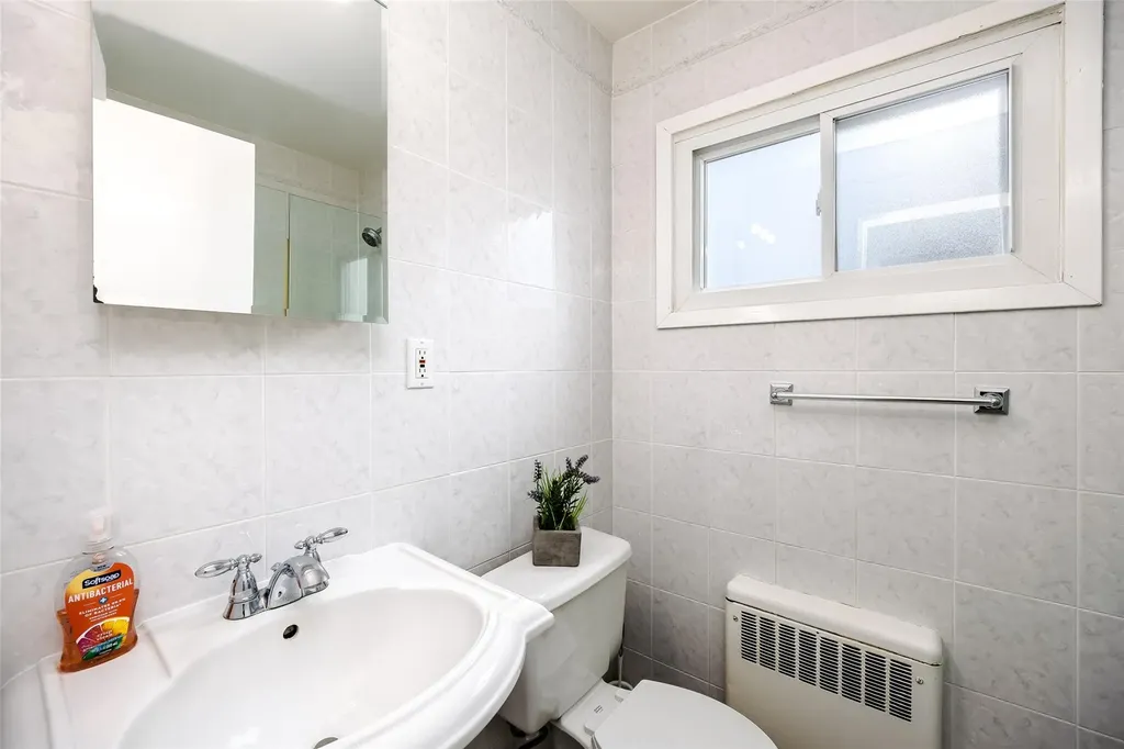 21 William Road Massapequa NY 11758