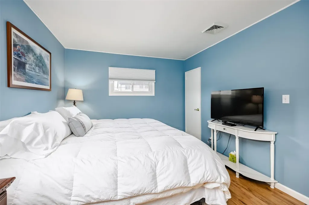 21 William Road Massapequa NY 11758