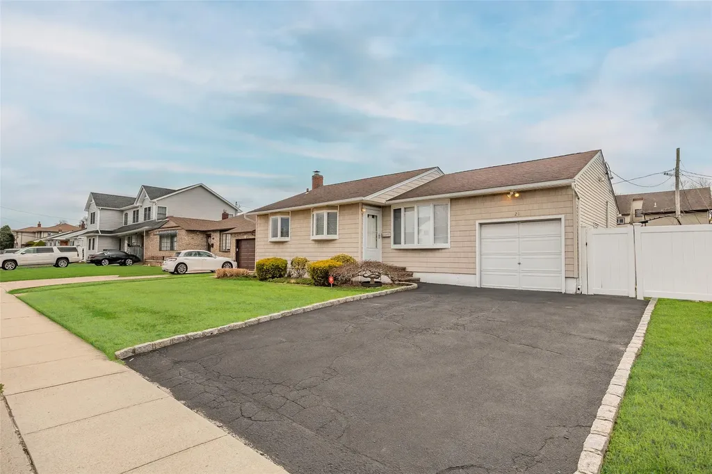 21 William Road Massapequa NY 11758