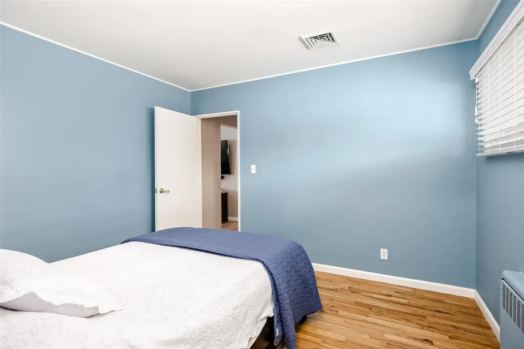 21 William Road Massapequa NY 11758
