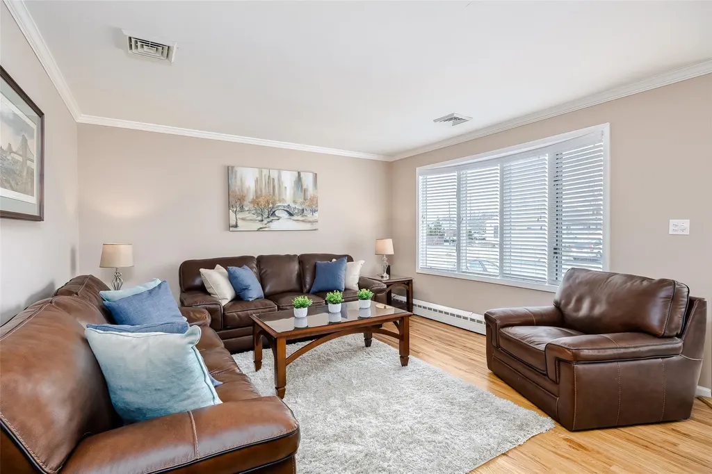 21 William Road Massapequa NY 11758