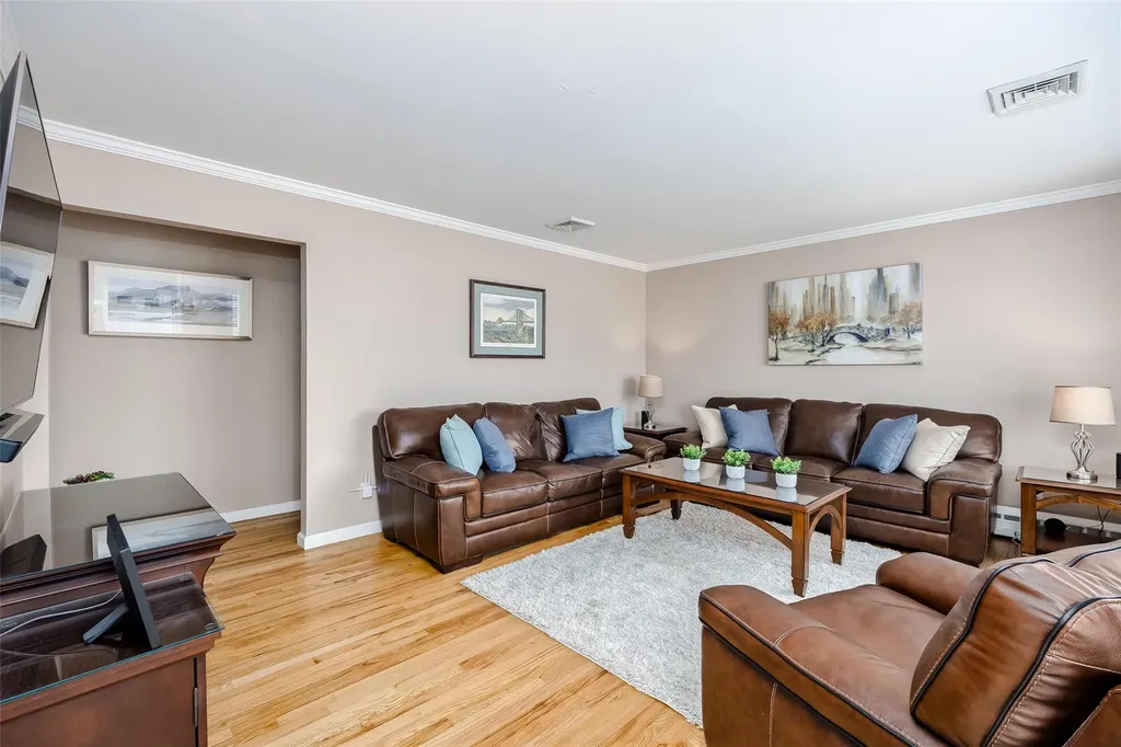 21 William Road Massapequa NY 11758