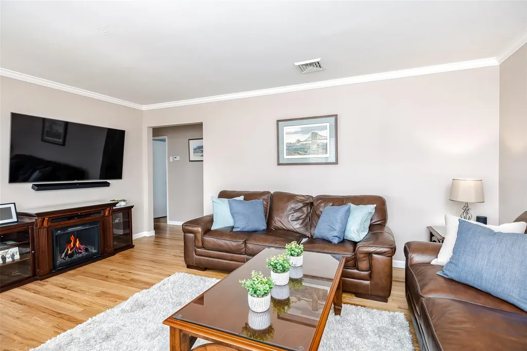 21 William Road Massapequa NY 11758