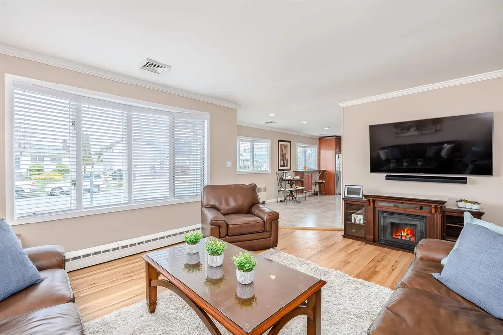 21 William Road Massapequa NY 11758