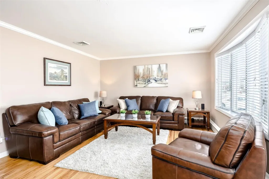 21 William Road Massapequa NY 11758