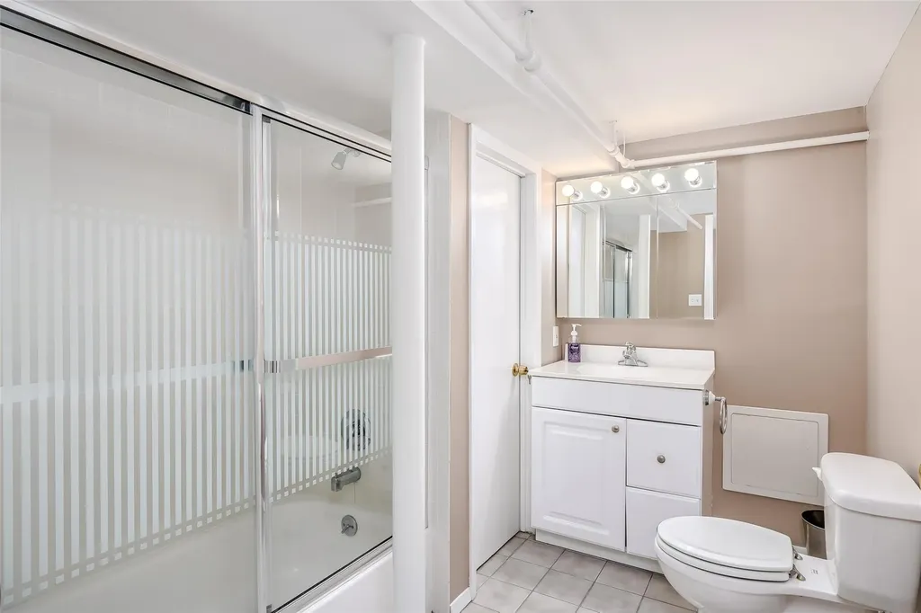 21 William Road Massapequa NY 11758