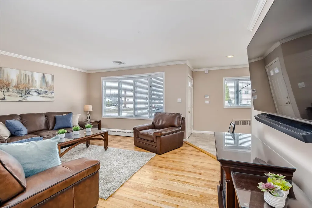 21 William Road Massapequa NY 11758