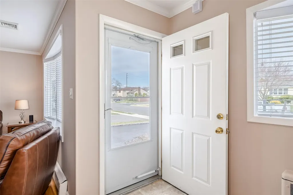 21 William Road Massapequa NY 11758