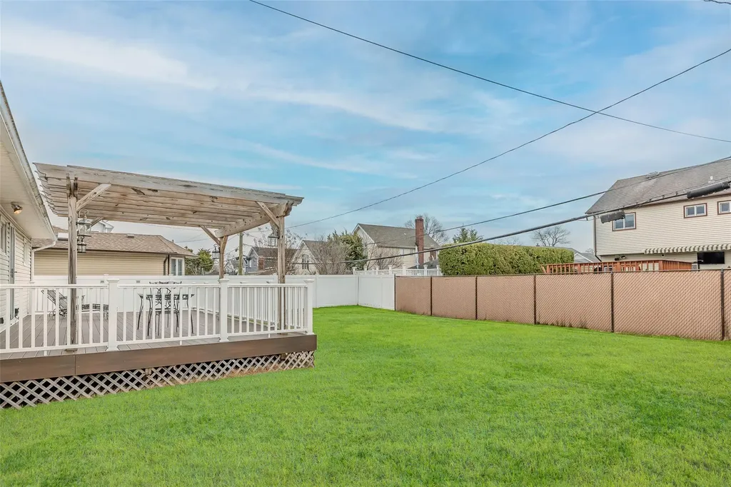 21 William Road Massapequa NY 11758