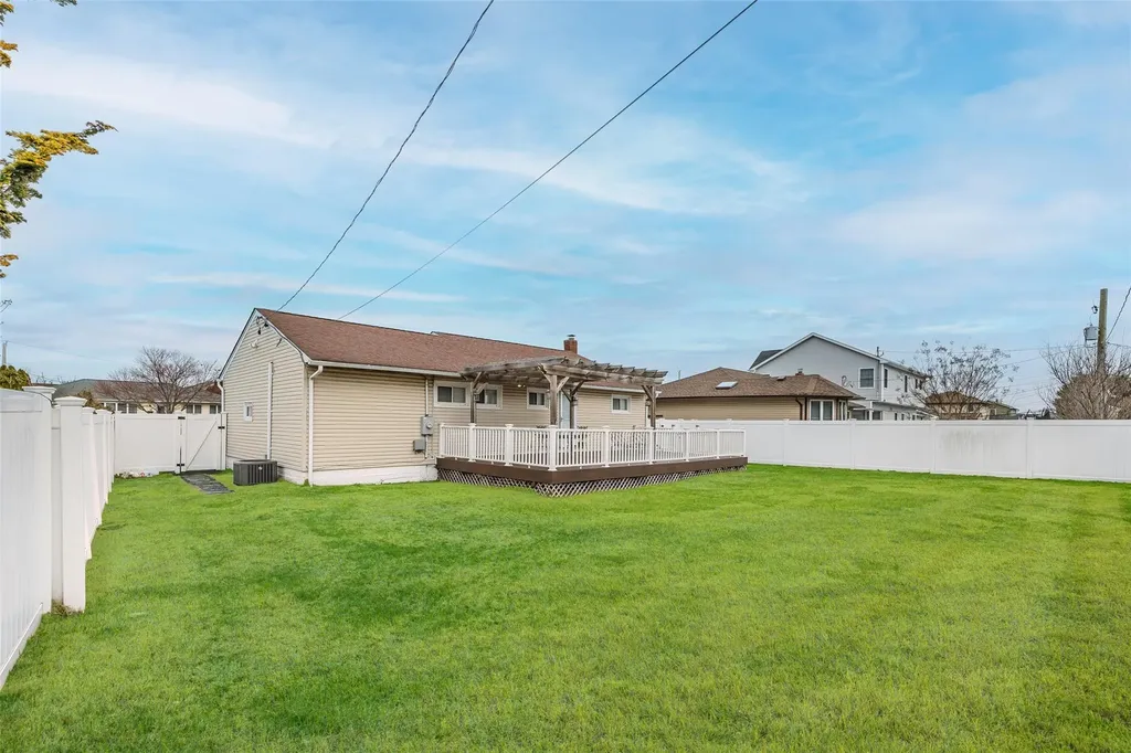 21 William Road Massapequa NY 11758