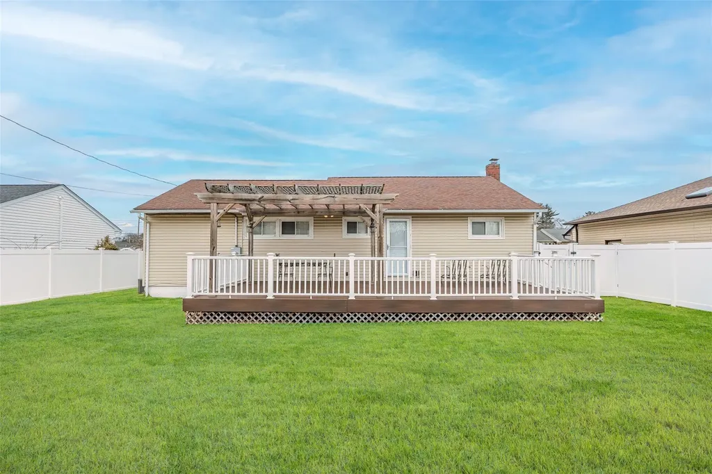 21 William Road Massapequa NY 11758