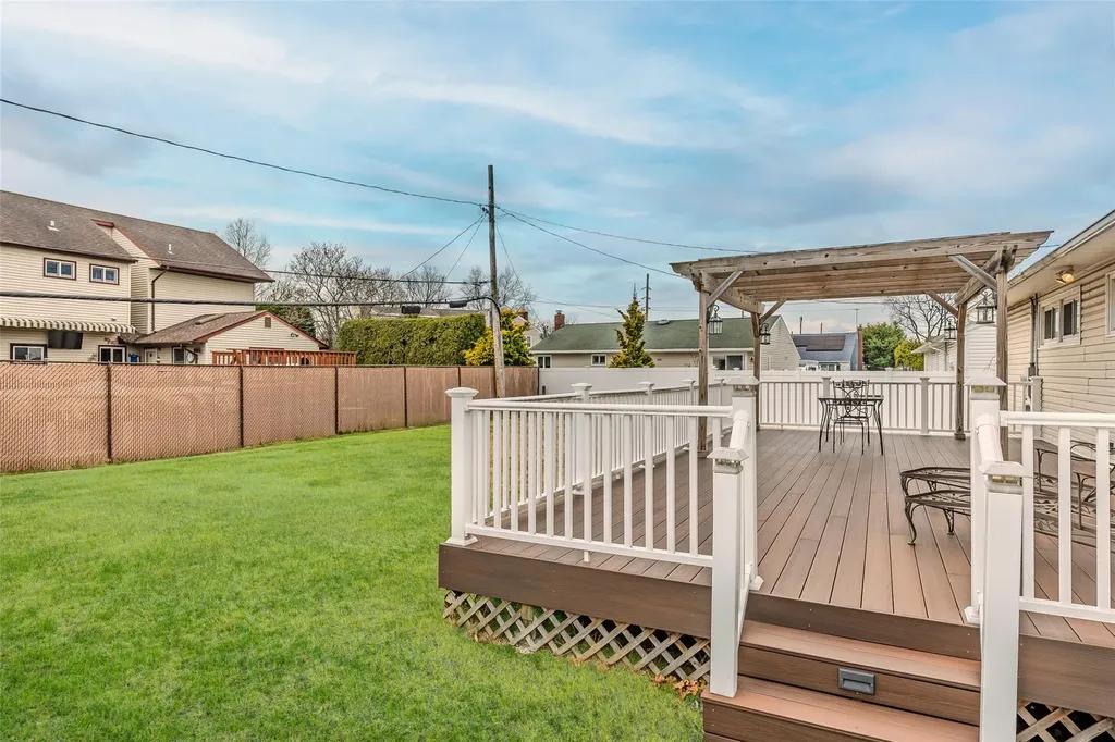 21 William Road Massapequa NY 11758