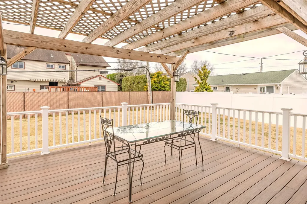21 William Road Massapequa NY 11758