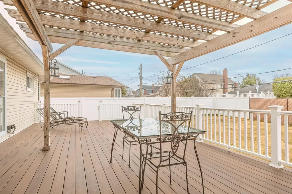 21 William Road Massapequa NY 11758