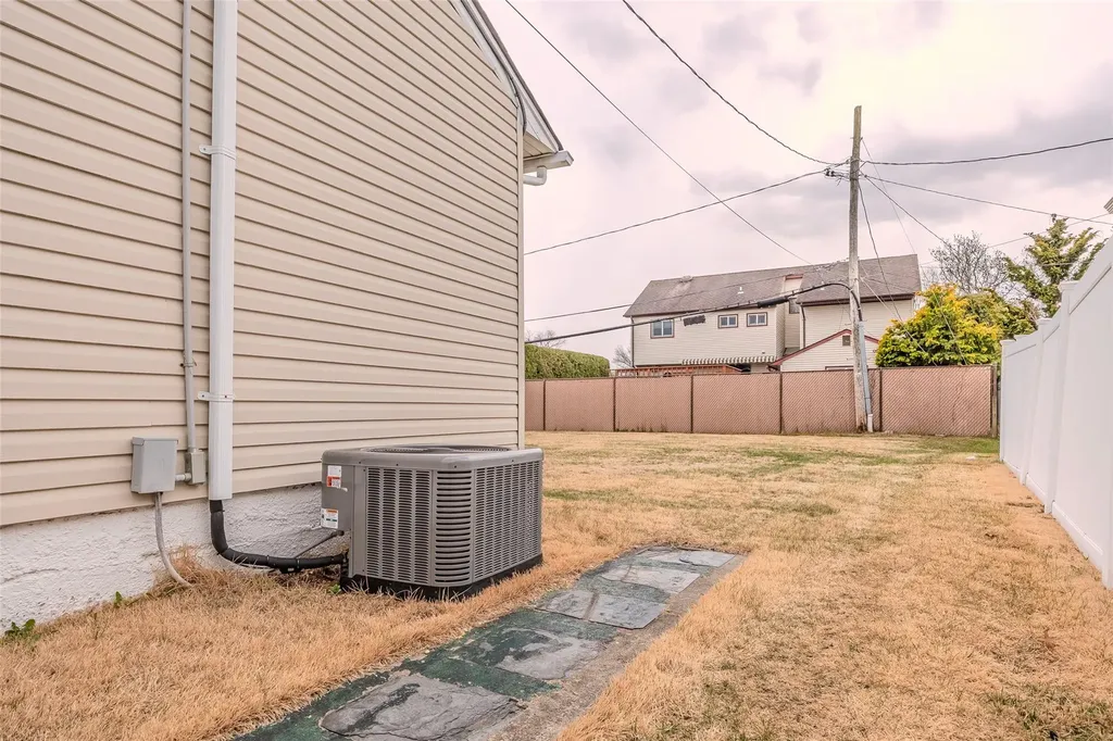 21 William Road Massapequa NY 11758