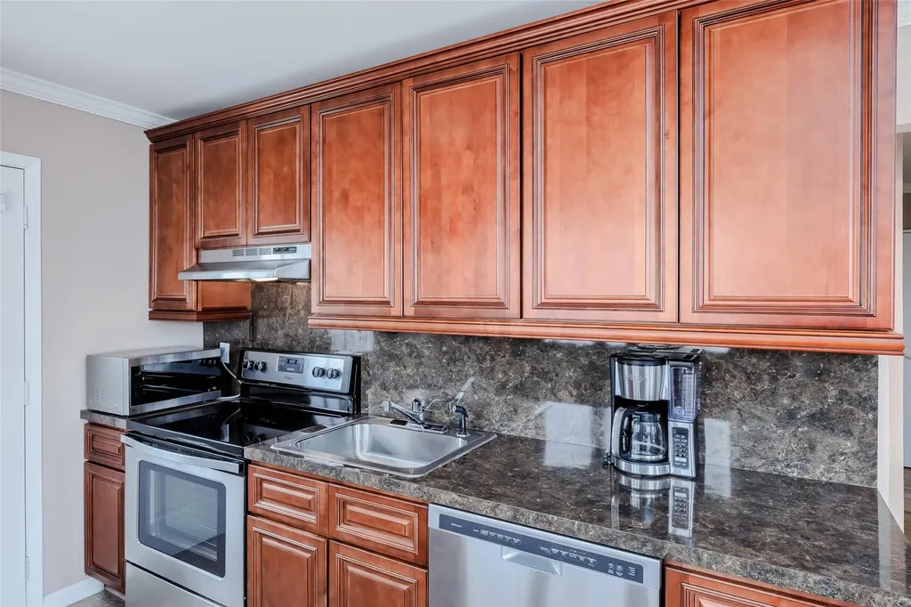 21 William Road Massapequa NY 11758