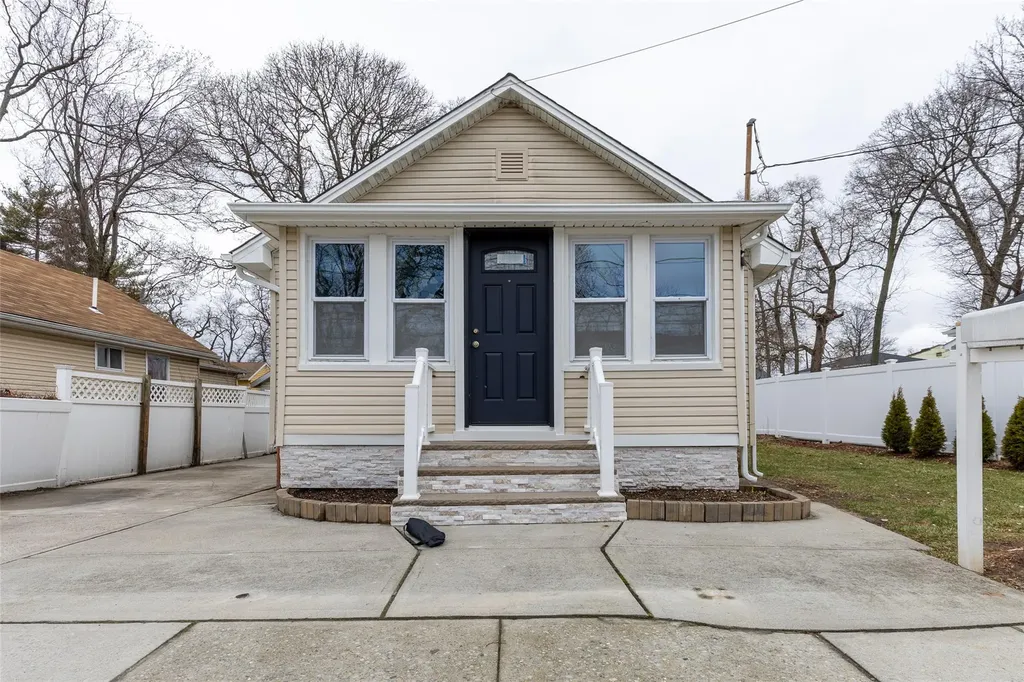 83 Stevens Street Freeport NY 11520