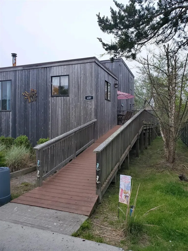 437 Dehnhoff Walk Ocean Beach NY 11770