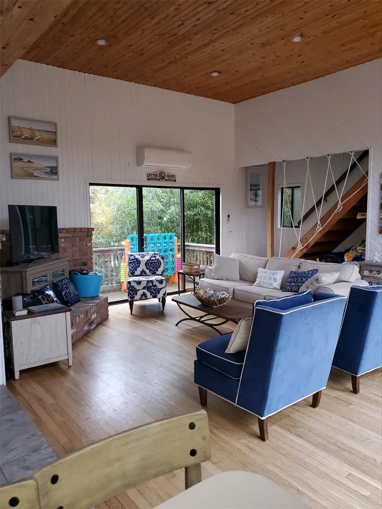 437 Dehnhoff Walk Ocean Beach NY 11770