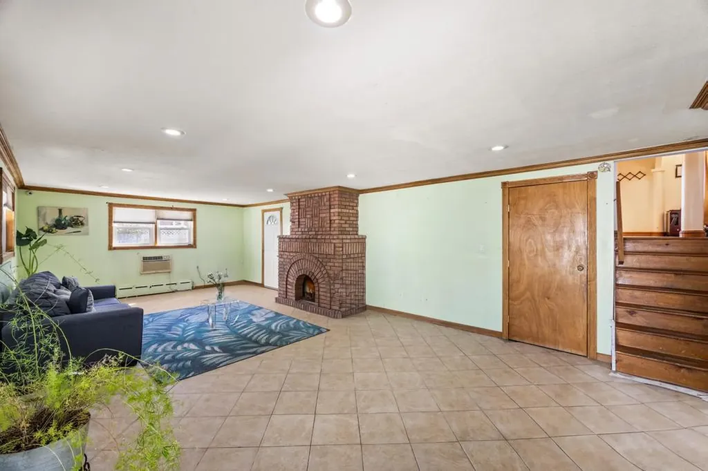 1040 Rosedale Road Valley Stream NY 11581